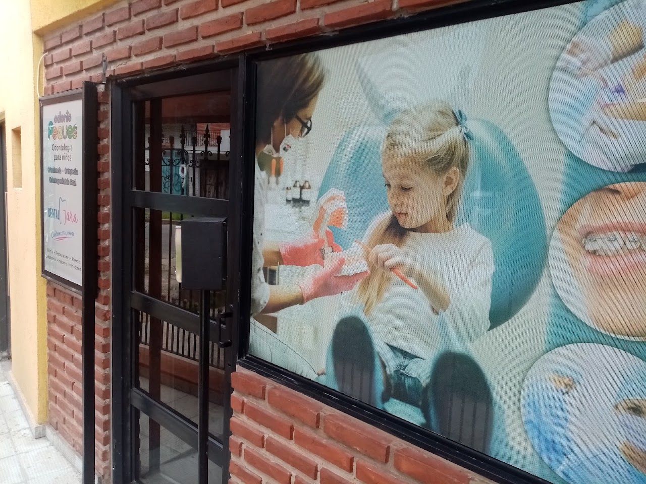 Vidriera de Dental Jara en Temperley